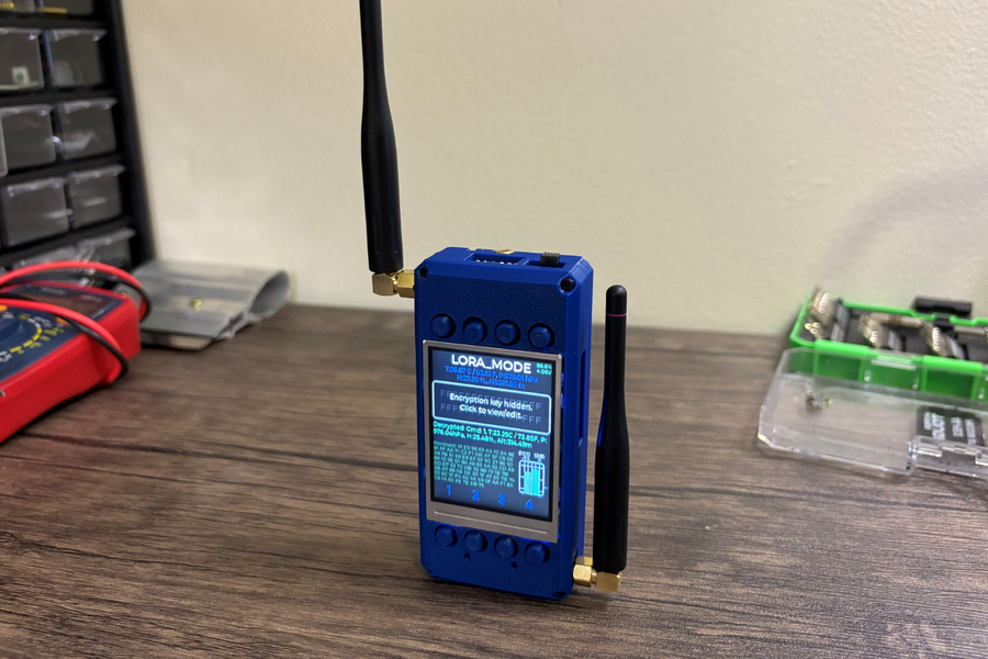 Compact Long Range (LoRa) Transceiver and Wireless Network Analyzer! | LoRa + Wi-Fi | DualCast (How To)